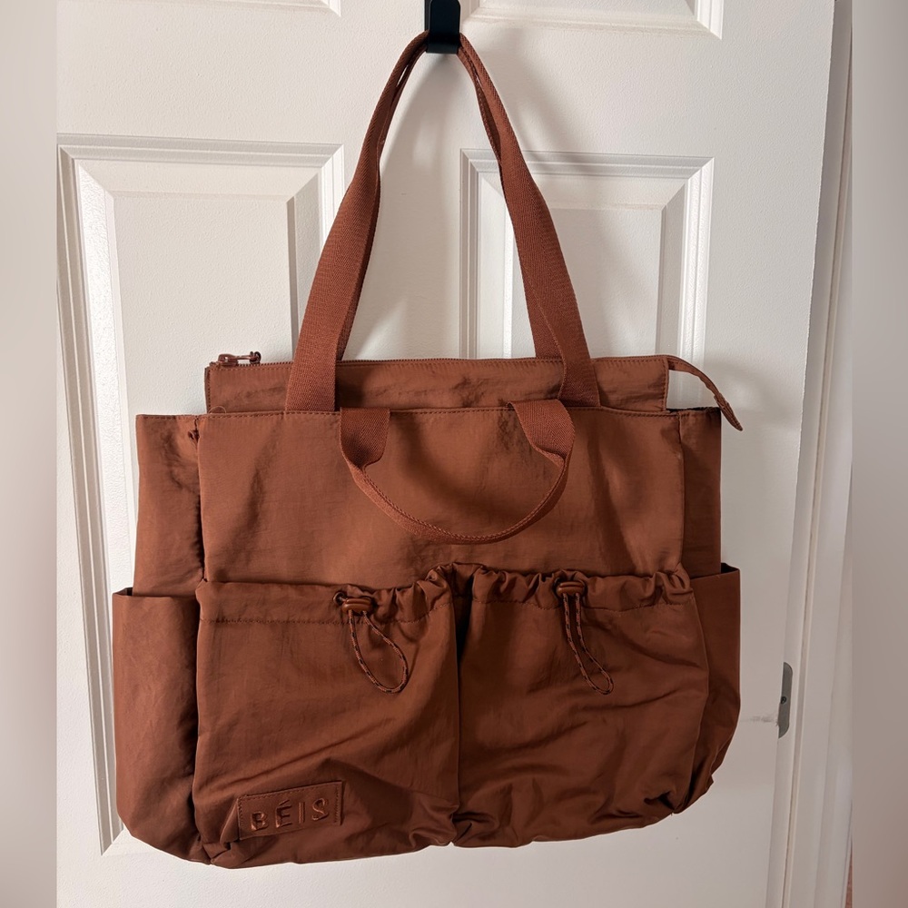 Beis Sports Carryall Tote in Maple